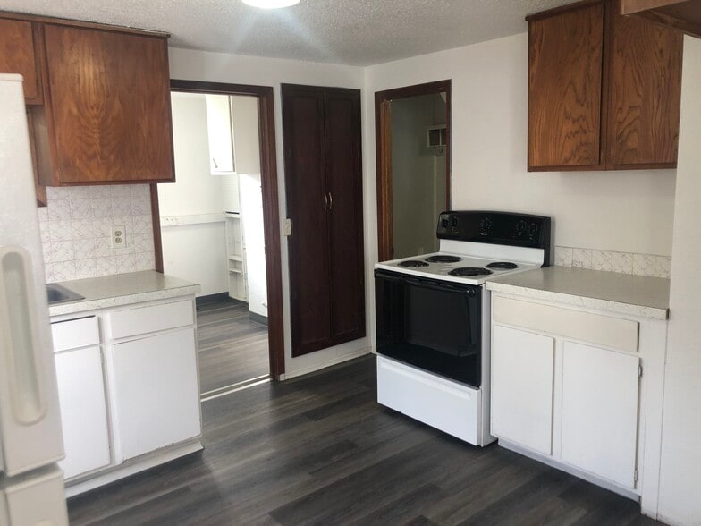 Building Photo - 555 SW State St