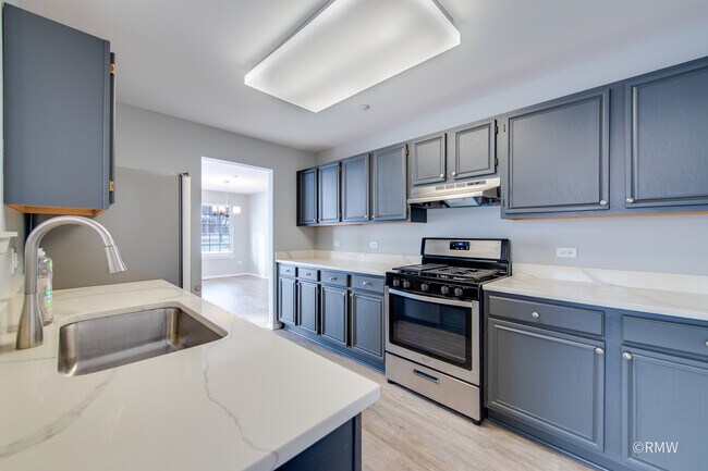 Building Photo - 460 Mayflower Ln