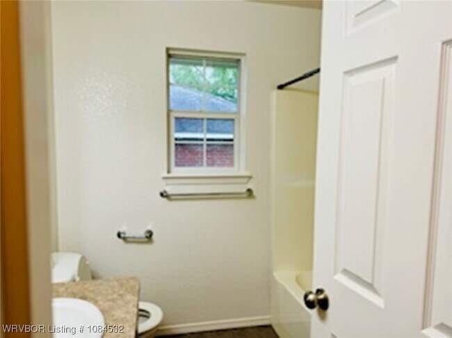 Building Photo - 1813 Green Meadow Dr