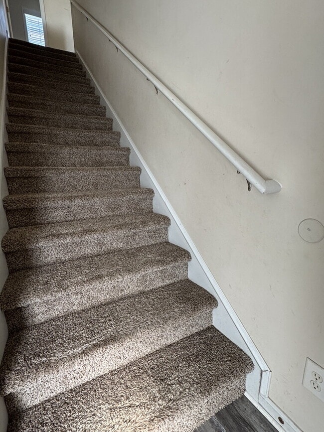 Building Photo - 200 Bonanza Dr