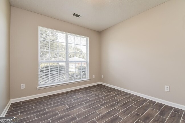 Building Photo - 10320 Deep Creek Cove
