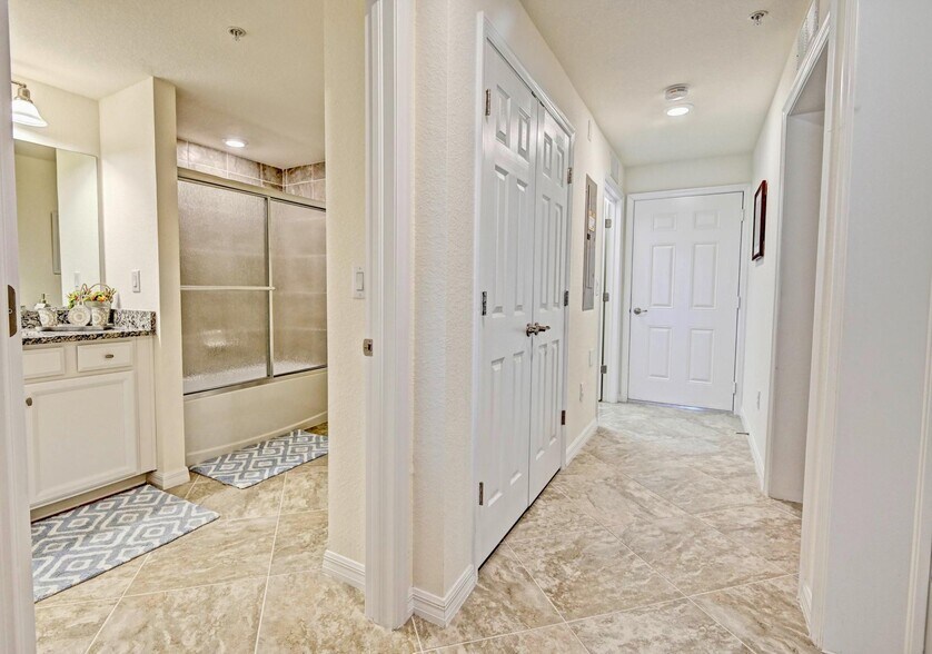 Building Photo - 5934 Wake Forest Run