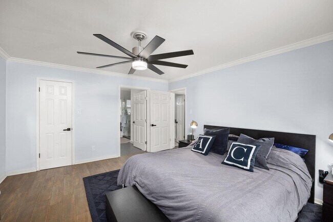 Building Photo - 827 Thicket Ln