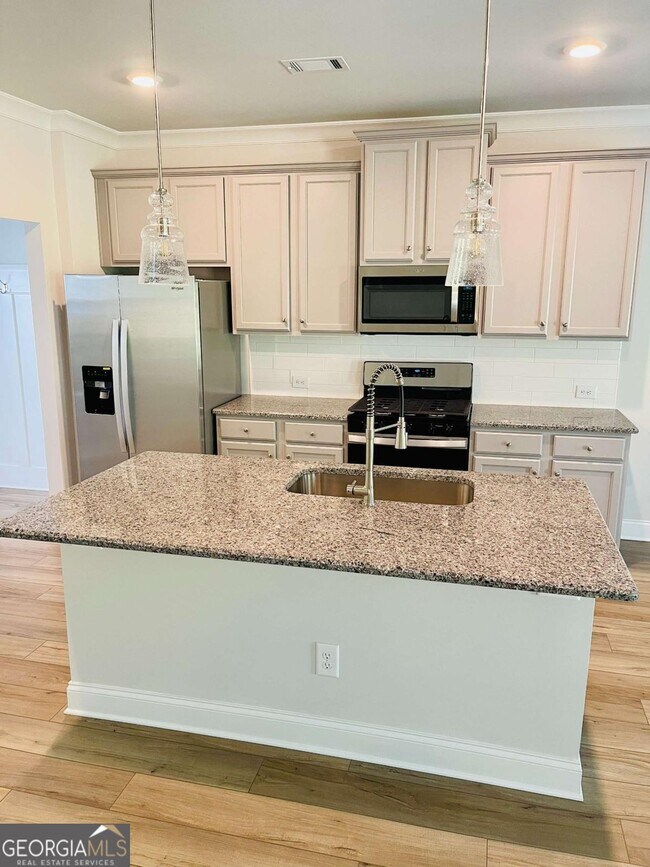 Building Photo - 3030 Westgate Park Dr