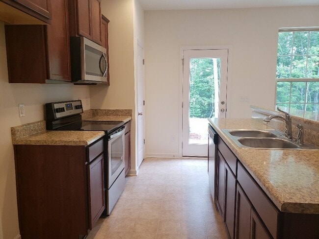 Building Photo - 3BD/2.5BA townhome w/ garage in Flowers Plantation in Clayton!