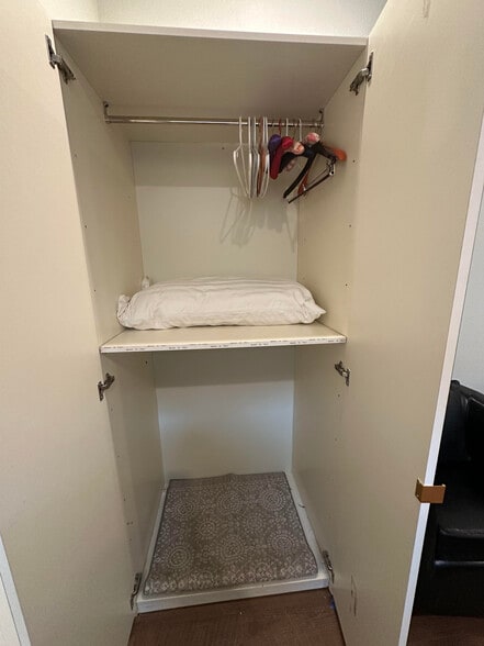 Wardrobe Open - 2534 Napier Ct