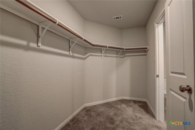 Building Photo - 1945 Redstart