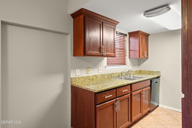 Building Photo - 11429 Lake Nasser Dr