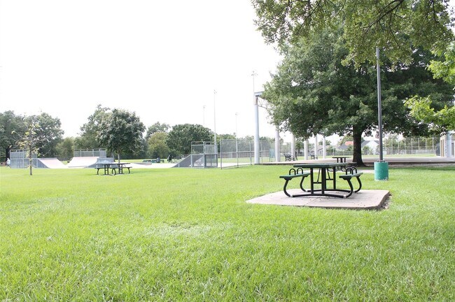 Building Photo - 603 Edgewood St