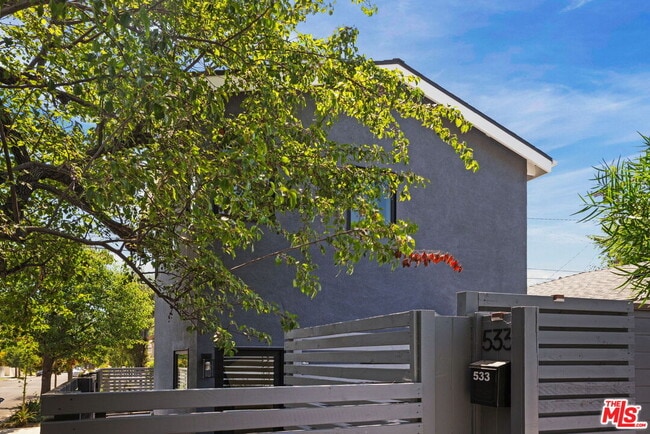 Building Photo - 535 Beloit Ave