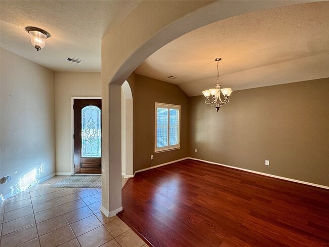 Building Photo - 2711 Lakecrest Way Dr