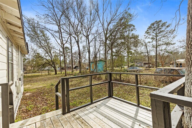 Building Photo - 16643 Lake Cir