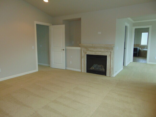 Building Photo - 4+ Bedroom/2.5 Bath Luxury Kirkland Home.  Spacious Home, Rose Hill Area!  A Must See!