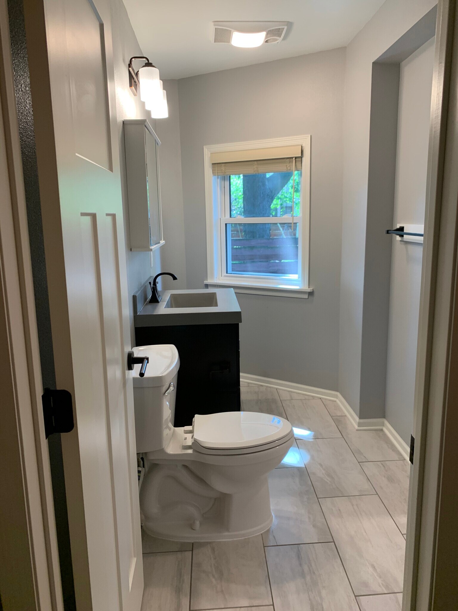 Building Photo - 465 W 5th St