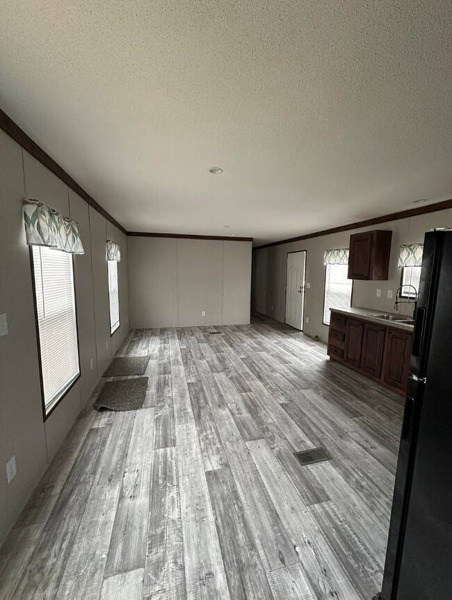 Building Photo - 3150 Plateau Dr