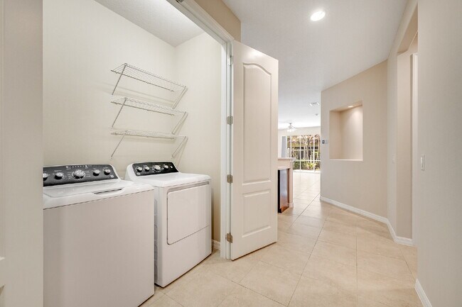 Building Photo - Beautiful 3/2 in desirable Stoneridge!