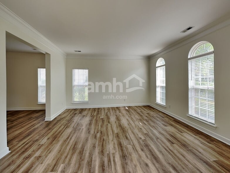 Building Photo - 4583 Waterford Dr NW
