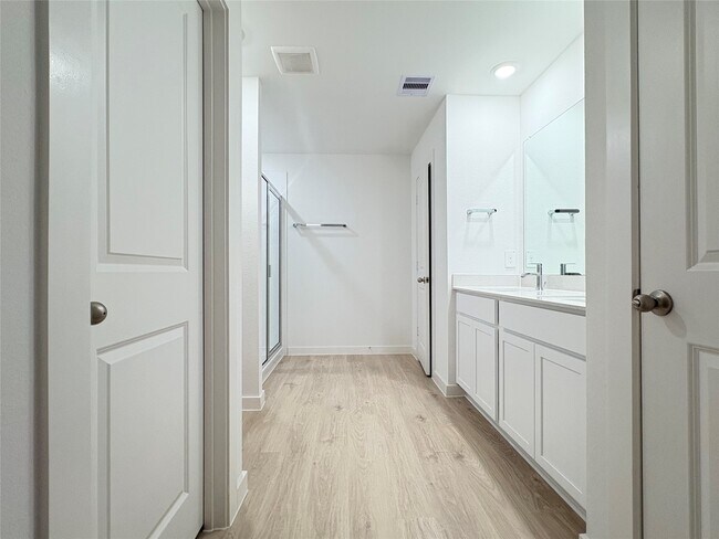 Building Photo - 31114 Royal Acres Ct