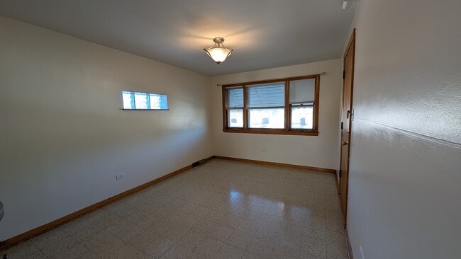 Building Photo - 4346 S Karlov Ave
