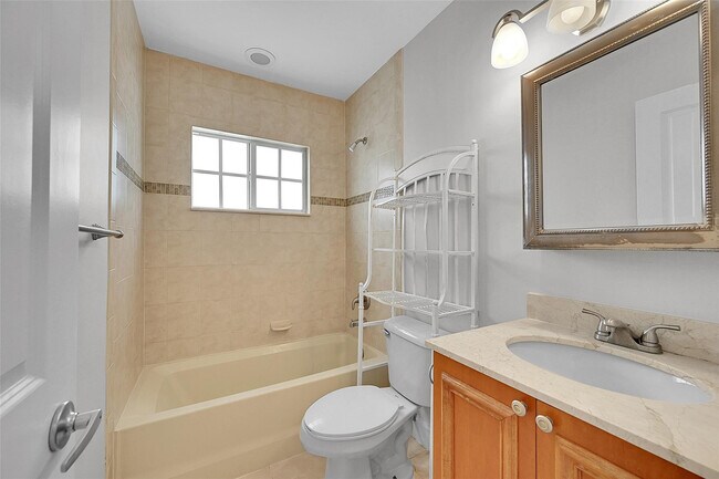 Building Photo - 410 SW 15th St