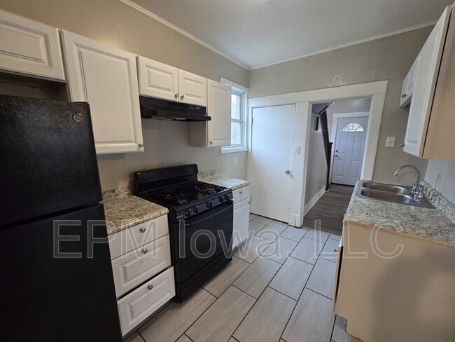 Building Photo - 214 Edwards St