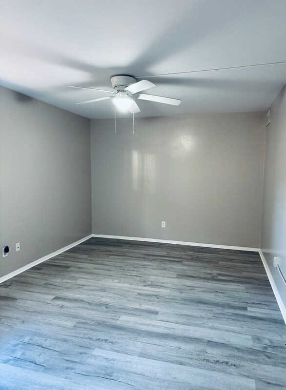 Building Photo - 1208-E Schaub Drive