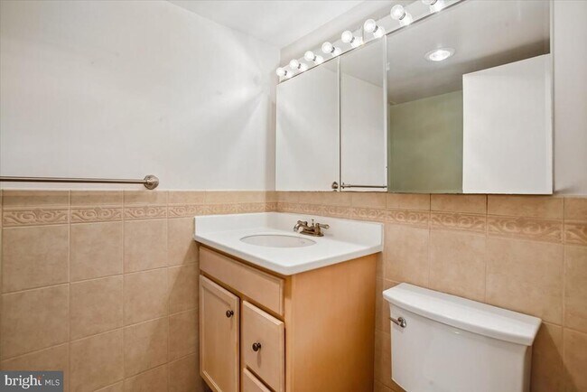 Building Photo - 4501 Arlington Blvd