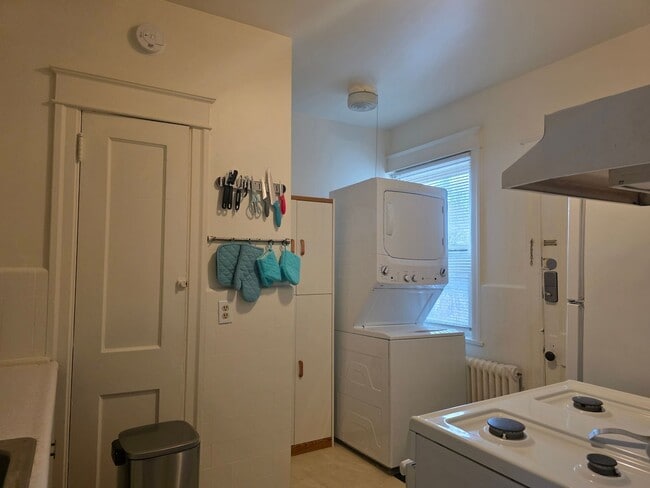 Building Photo - 2701 N Broom St