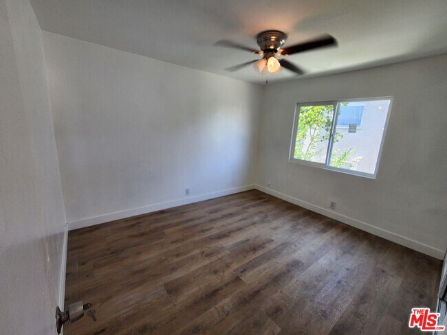 Building Photo - 1499 W 35th Pl