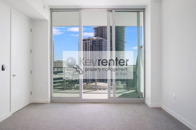 Building Photo - 400 Central Ave