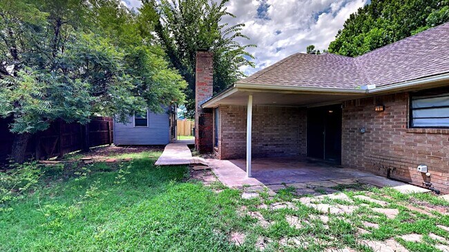 Building Photo - Very Nice 3 bedroom 2 bath home in Edmond ...