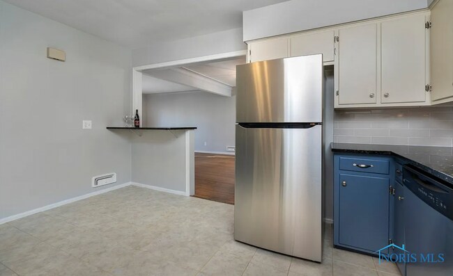 Building Photo - 4033 Hillandale Rd