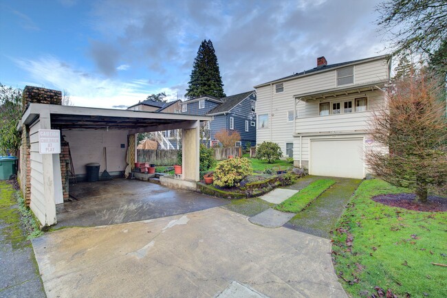 Building Photo - 3Bd/2Ba Seattle House