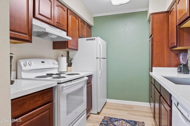 Building Photo - 7625 Camelback Rd