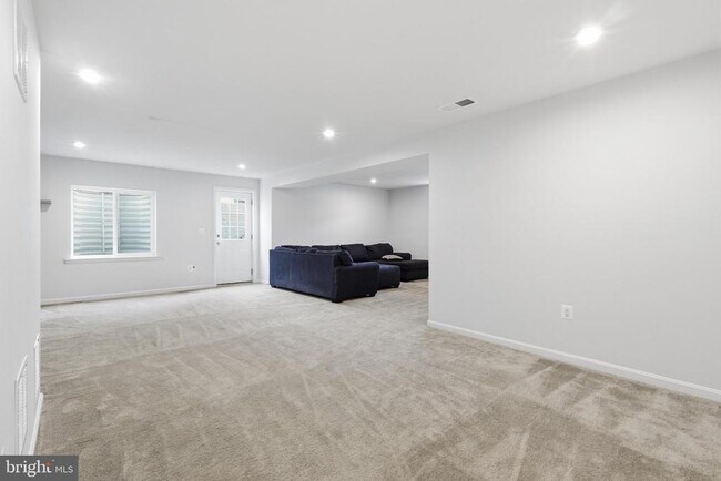 Building Photo - 10302 Spotswood Dr