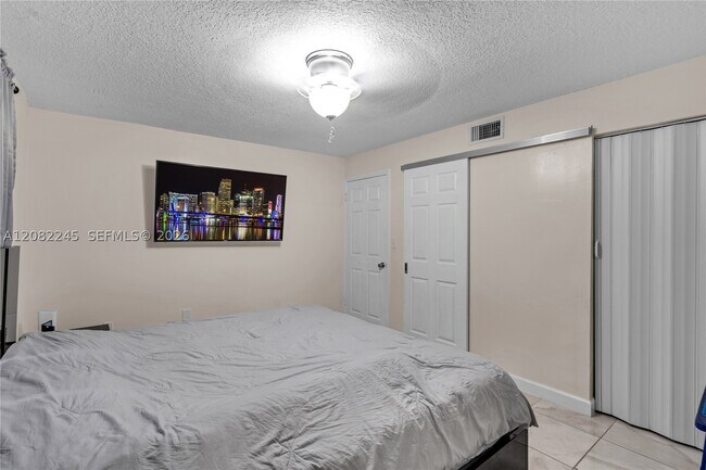 Building Photo - 329 W 68th St
