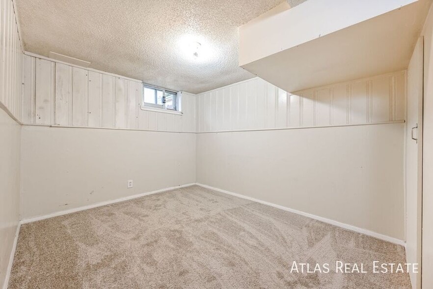 Building Photo - 5025 Beach Ct