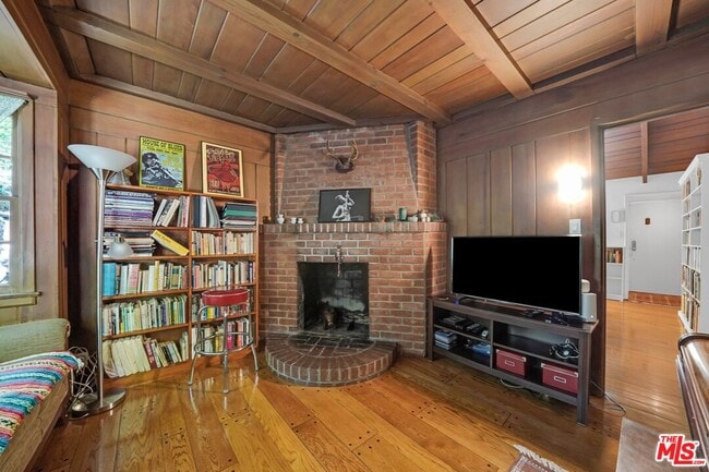 Building Photo - 7503 Willow Glen Rd