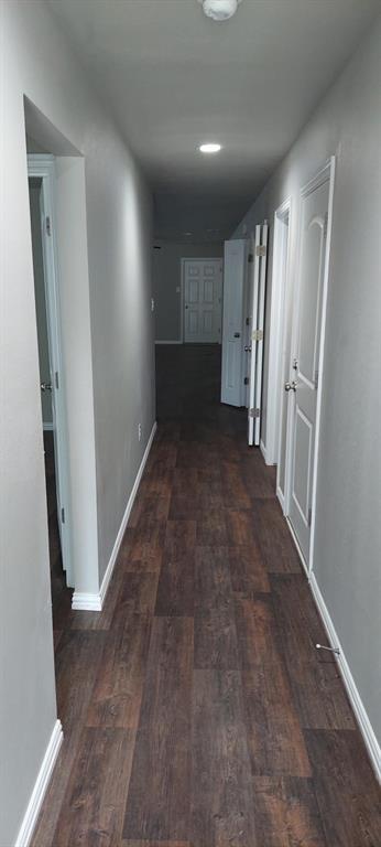 Building Photo - 407 W Criner St