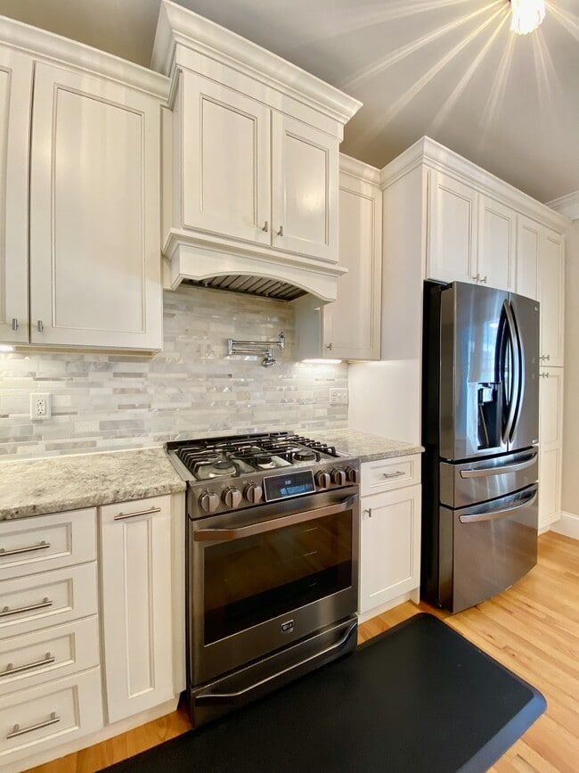 Building Photo - 305 Mallard Ave