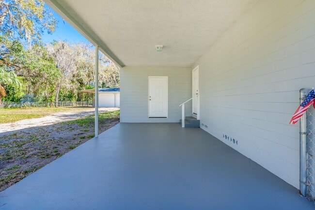 Building Photo - Fully Remodeled 2 Bedroom Home in Prime Ormond Location
