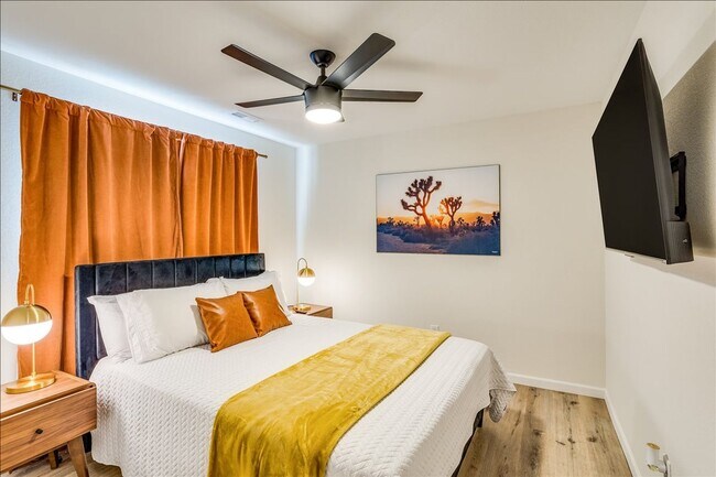 Building Photo - BEAUTIFUL 5 BEDROOM HOME  WITH LAKE VIEW A...