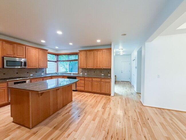 Building Photo - 4Bd/2.75Ba Issaquah House