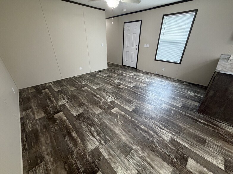 Building Photo - 38070 Ducharme Dr