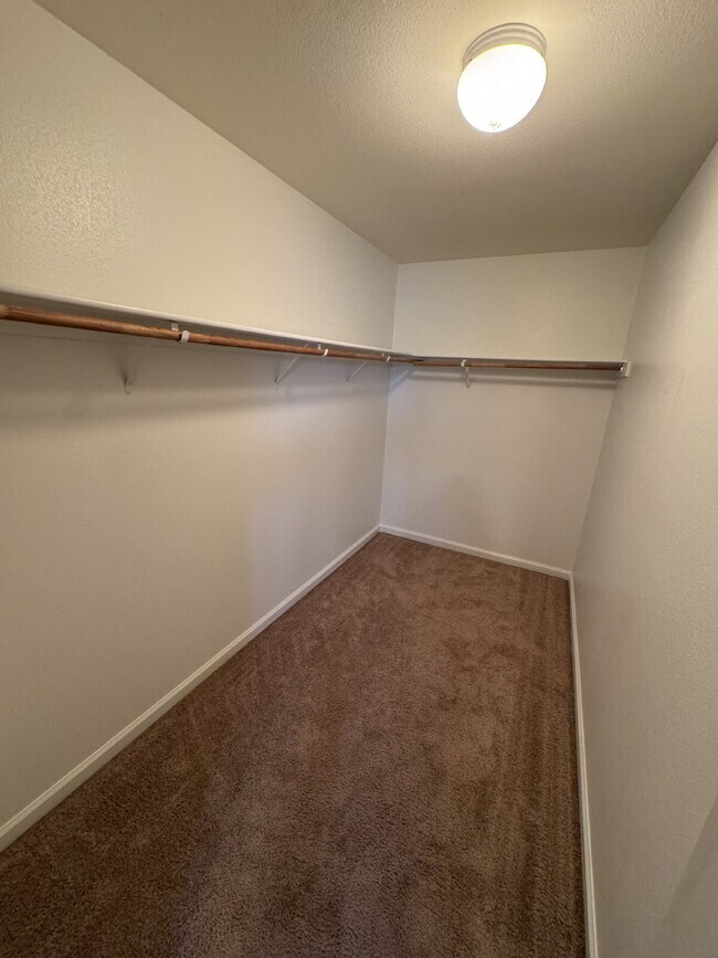 Building Photo - Beautiful 4-Bedroom Home with Spacious Backyard & Covered Patio