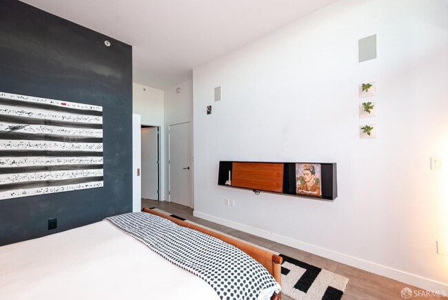 Building Photo - 1160 Mission St