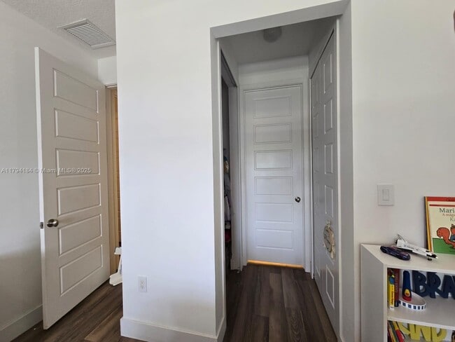 Building Photo - 17545 SW 150th Ct