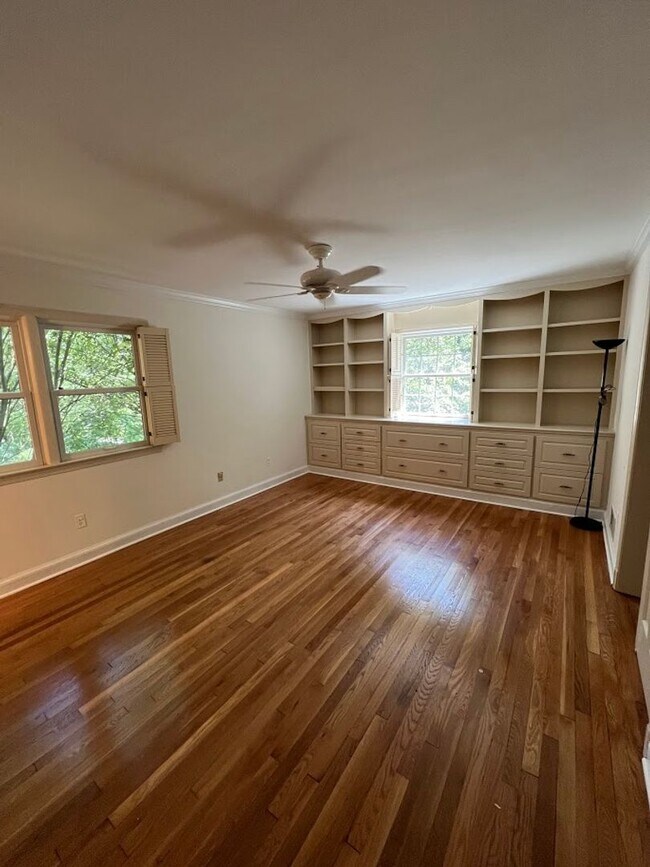 Building Photo - Berkley Stunner