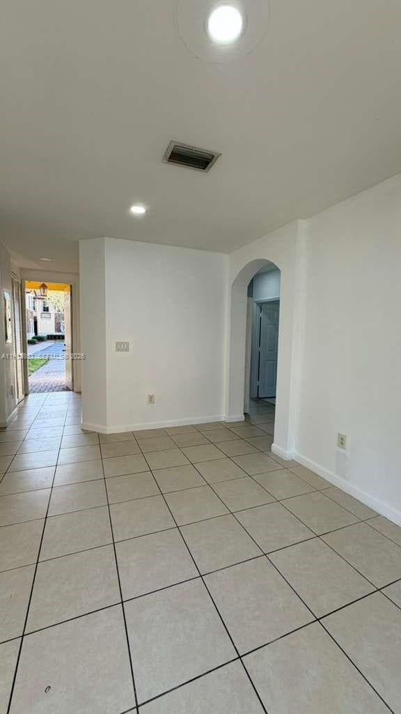 Building Photo - 1555 NE 33rd Rd