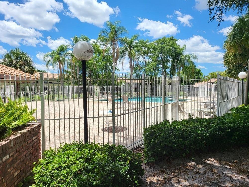 Building Photo - 9073 Vineyard Lake Dr